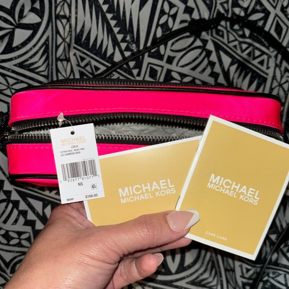 MICHAEL Michael Kors Leila Camera Bag Style Crossbody Neon Pink Black Strap NWT - Picture 9 of 10